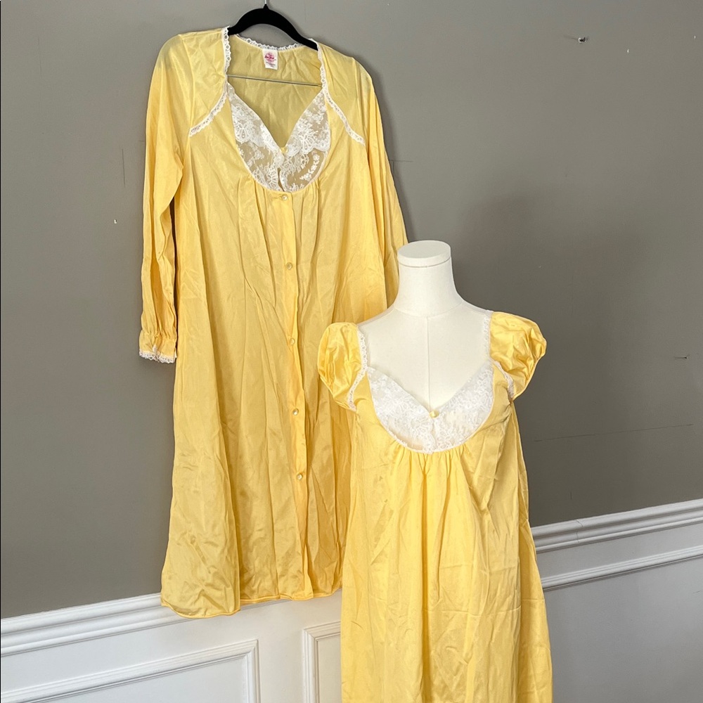 Vintage Yellow Lace Trim Nightgown Peignoir 2pc Set , Nylon,